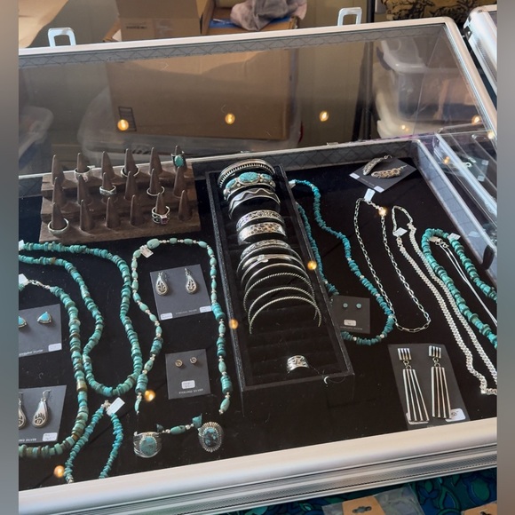 ✨Meet your Poshers, Stacee & Jason✨ - Picture 6 of 16